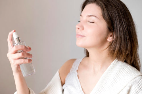 How to Use Mist Sprays to Refresh and Rejuvenate Skin
