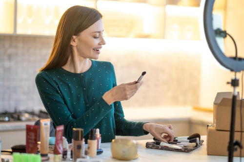 A Guide to Purchasing Beauty Products Online With Confidence